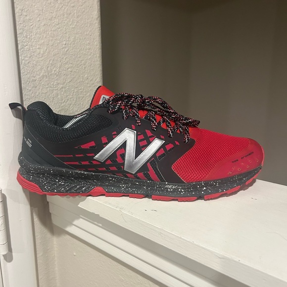 New Balance FuelCore Nitrel All Terrain Running Shoes Size 12 D Width RED BLACK - Picture 4 of 9